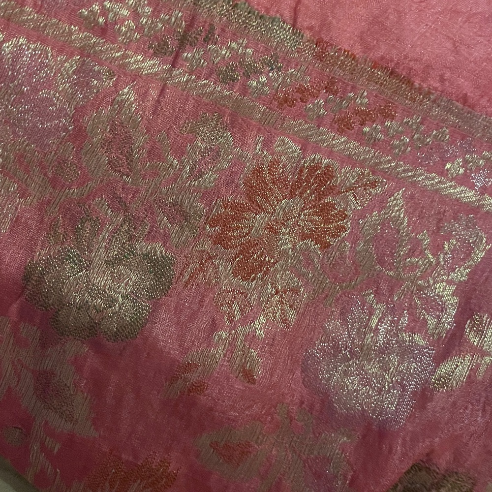 Floral Pink and Gold Silk Saree - Picture 3 of 7